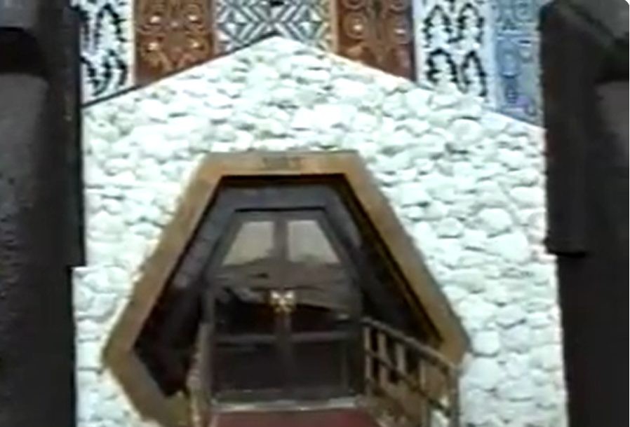The hexagonal door, 1999