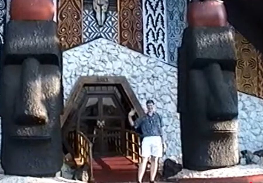The entrance Moai, 1999